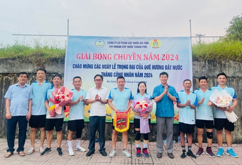 Chi nhánh Cấp nước TP Hà Tĩnh: Giải bóng chuyền chào mừng các ngày lễ lớn của đất nước và hưởng ứng Tháng công nhân năm 2024